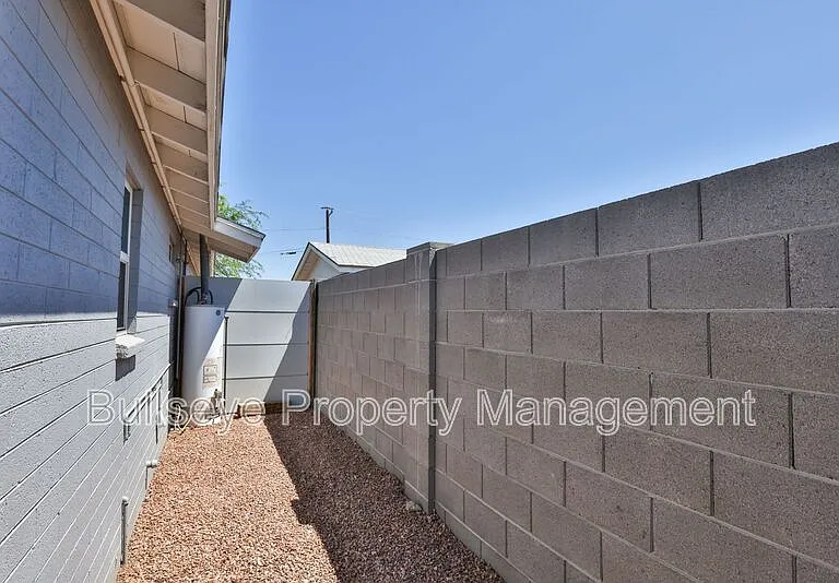 825 E Alice Ave #B — Photo 17