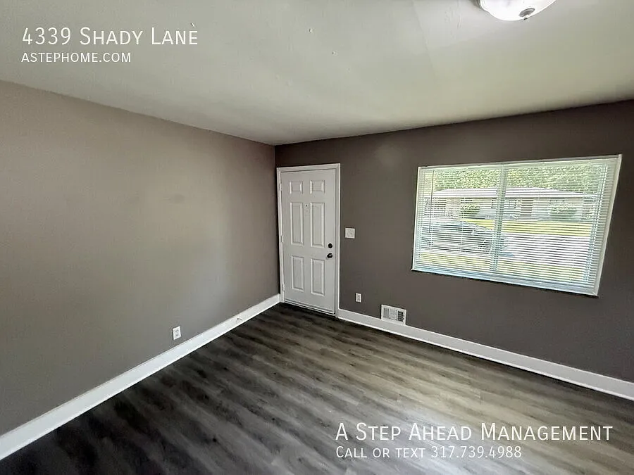 Spacious 3 Bedroom, 2.5 Bathroom Home with Attached Garage & Large Fenced Backyard — Photo 3