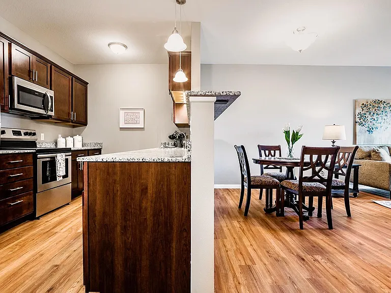 Gateway Green Apartments — Photo 2