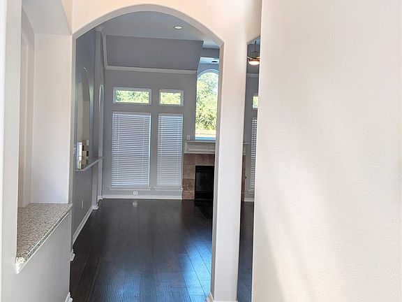 5th image of 725 Rolling Hills Dr