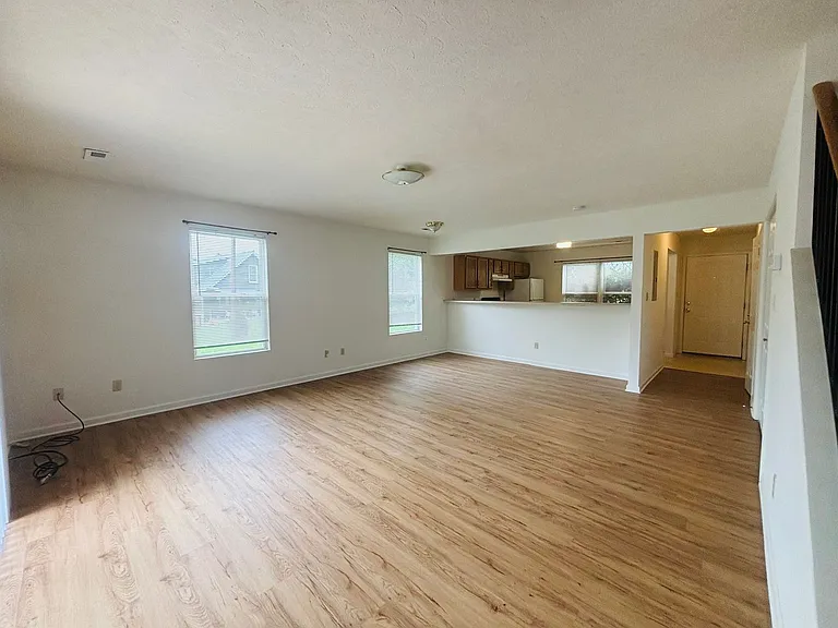 514 Craig St — Photo 2