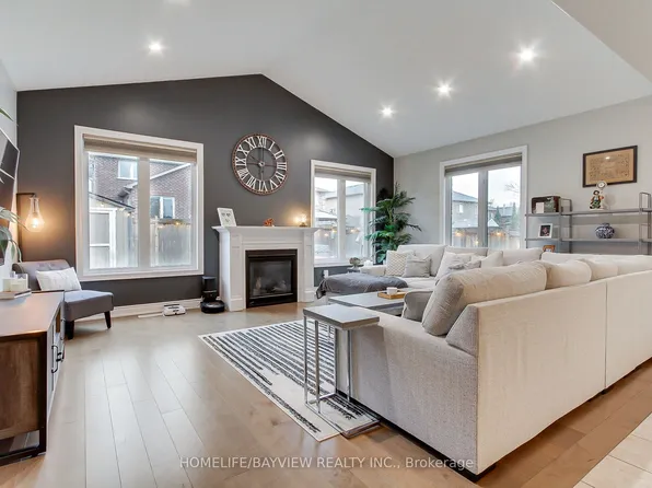 35 Booth Ln, Barrie, ON L4N 0S4
