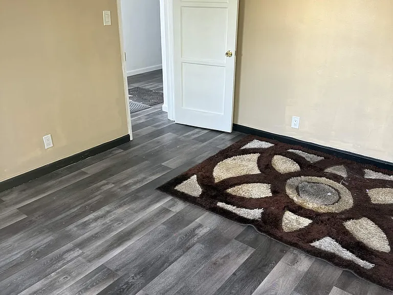 9234 Success Ave — Photo 1