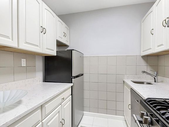 4th image of 1725 York Ave APT 2A