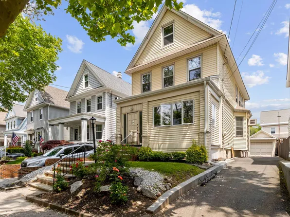 83 W 38th St, Bayonne, NJ 07002