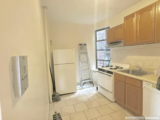 Rented by Sovereign Associates | media 30