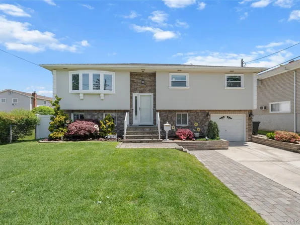 257 Cadman Avenue, Babylon, NY 11702