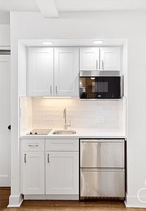 321 E 43rd St APT 510, Manhattan, NY, 10017