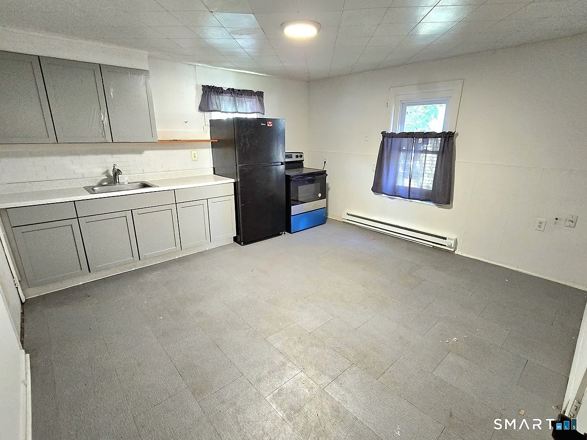 2 bed, 1.0 bath, 1763 sqft, $1,250 — Photo 2