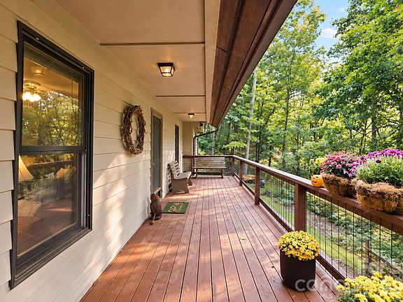 3rd image of 1424 Big Cove Rd