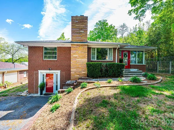 542 9th St NW, Hickory, NC 28601