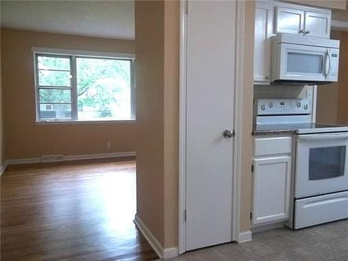 5th image of 1432 N 62nd Pl