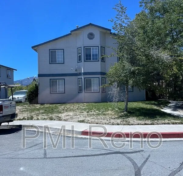1088 Latigo Dr #1 — Photo 3