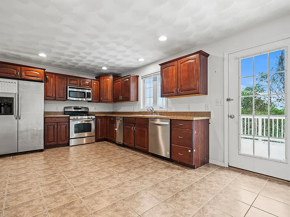 6 Fairlawn Ave