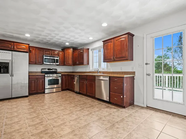 6 Fairlawn Ave, Burlington, MA 01803