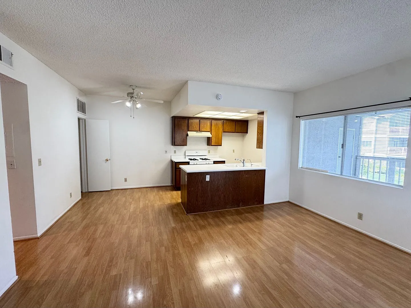Charming 2 Bedroom-2Bath Condo in Garden Grove! — Photo 3