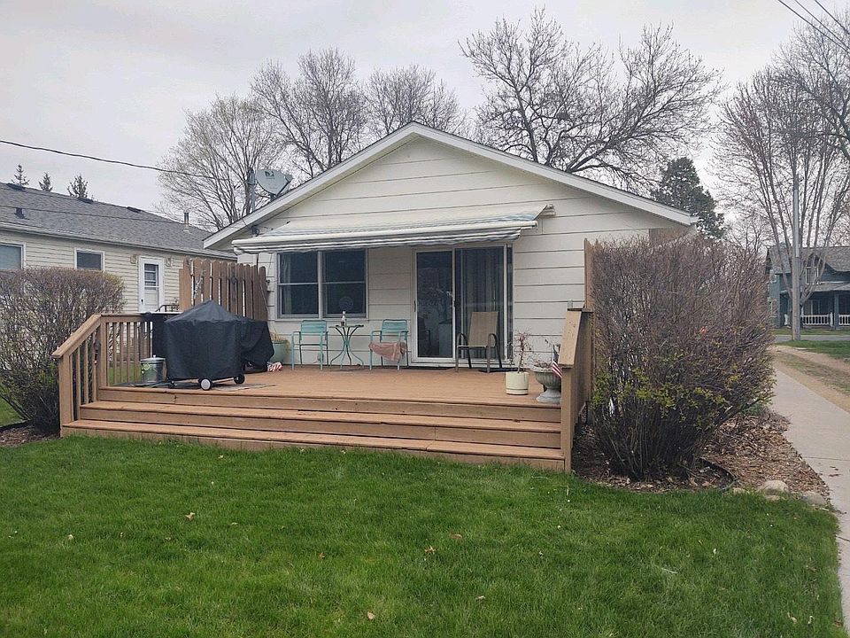 2nd image of 658 2nd St N