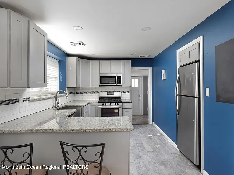 424 Seaman Ave — Photo 7
