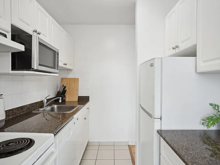 1305 W 12th Ave — Photo 79