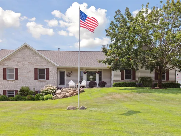 4588 6th St, Caledonia, MI 49316