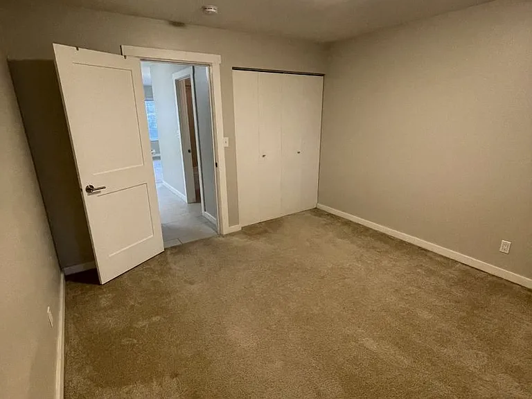 Mercer Crest Apartments — Photo 9