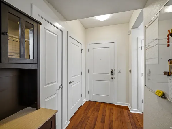 7342 Oak Manor Dr #3105, San Antonio, TX 78229