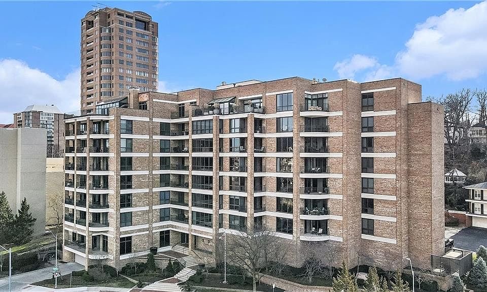 1st image of 433 Ward Pkwy Unit 2S