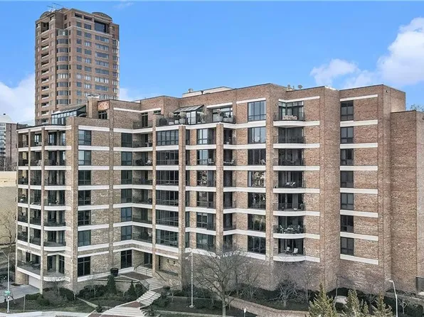 433 Ward Pkwy Unit 2S, Kansas City, MO 64112