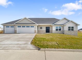 442 Solomia Ct, Peosta, IA 52068