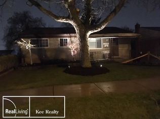 33039 Cheryl St, Clinton Township, MI 48035