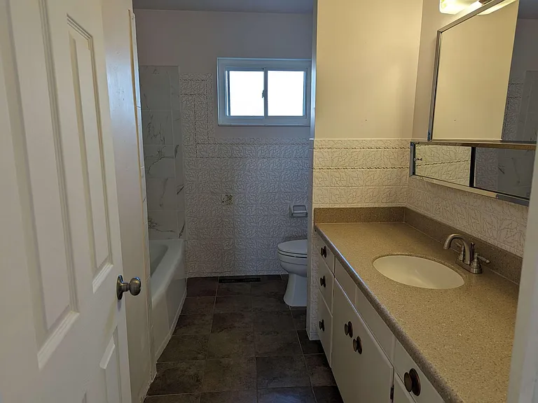 244 N 800 E — Photo 21