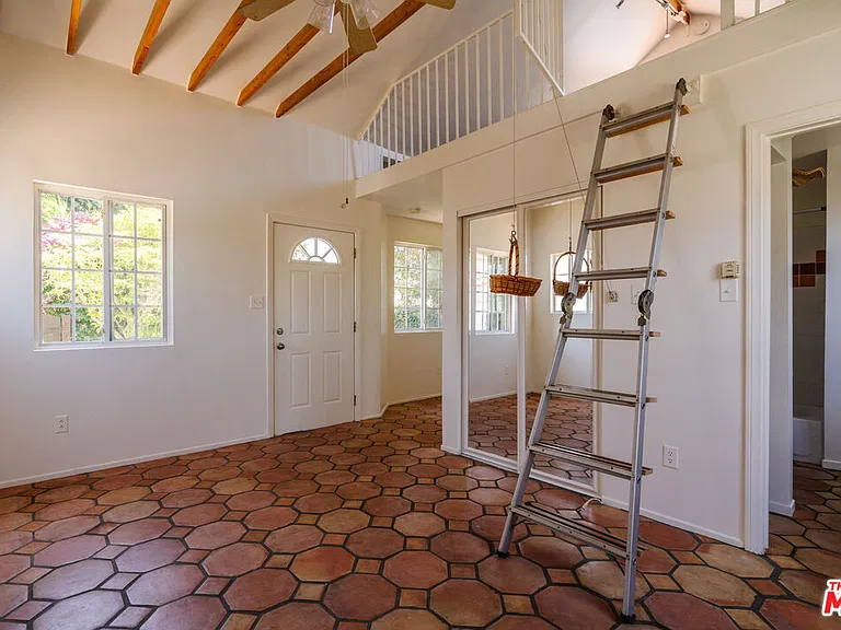 2735 Clyde Ave — Photo 52