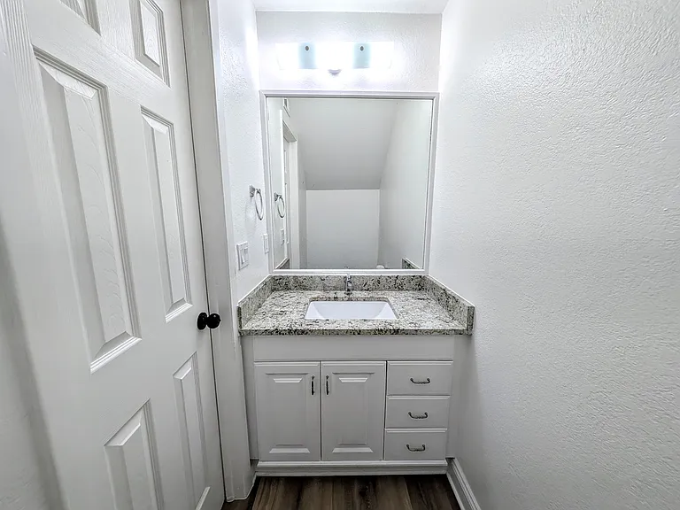 705 N Himes Ave — Photo 12