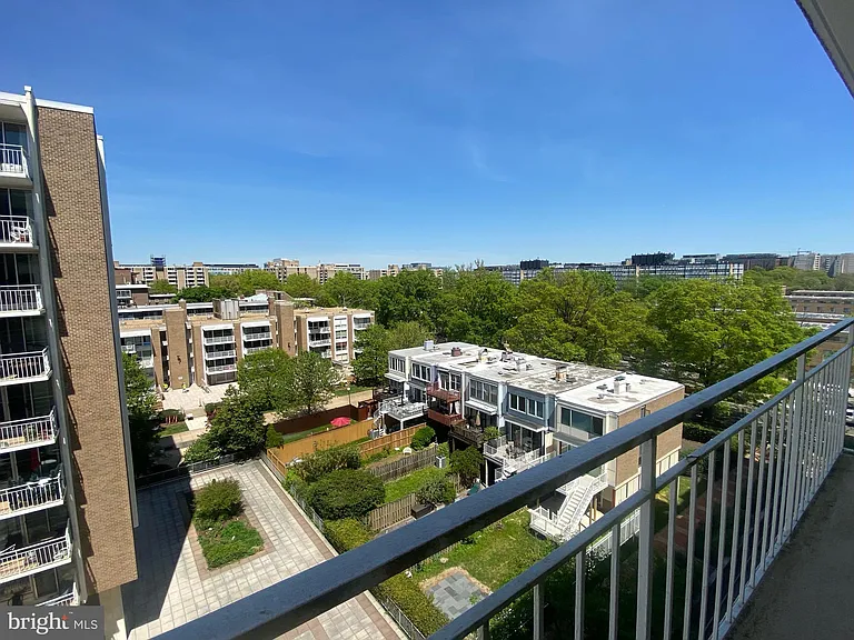1435 4th St SW #B602 — Photo 11