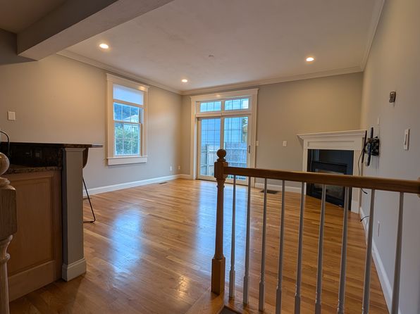894 Main St UNIT 1