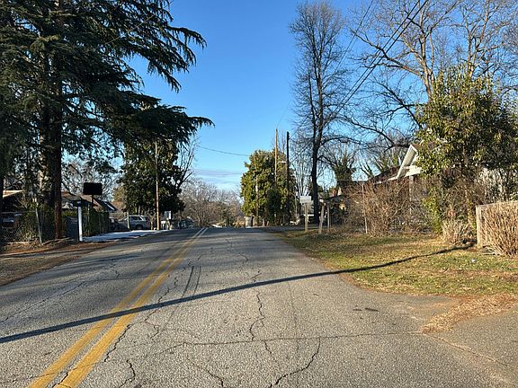 5th image of 204 Crestone Dr