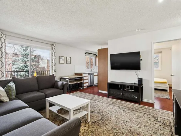 2508 W 17th St SW #101, Calgary, AB T2T 4M8