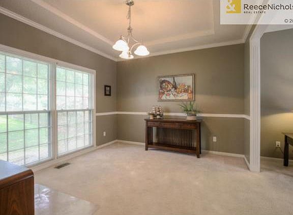 LIGHT & BRIGHT DINING ROOM!