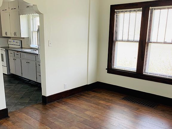3rd image of 202 W 12th St