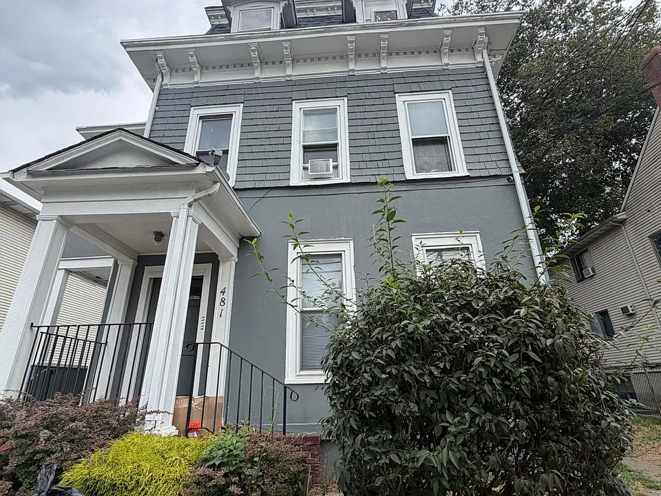 481 W Grand Ave #2