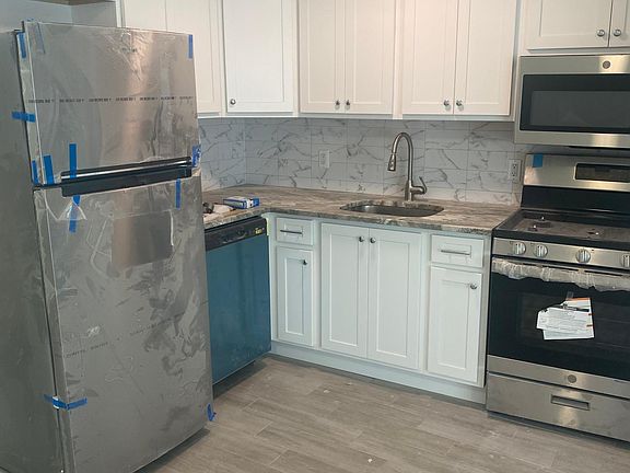 5th image of 17 Jewett Ave Floor 1