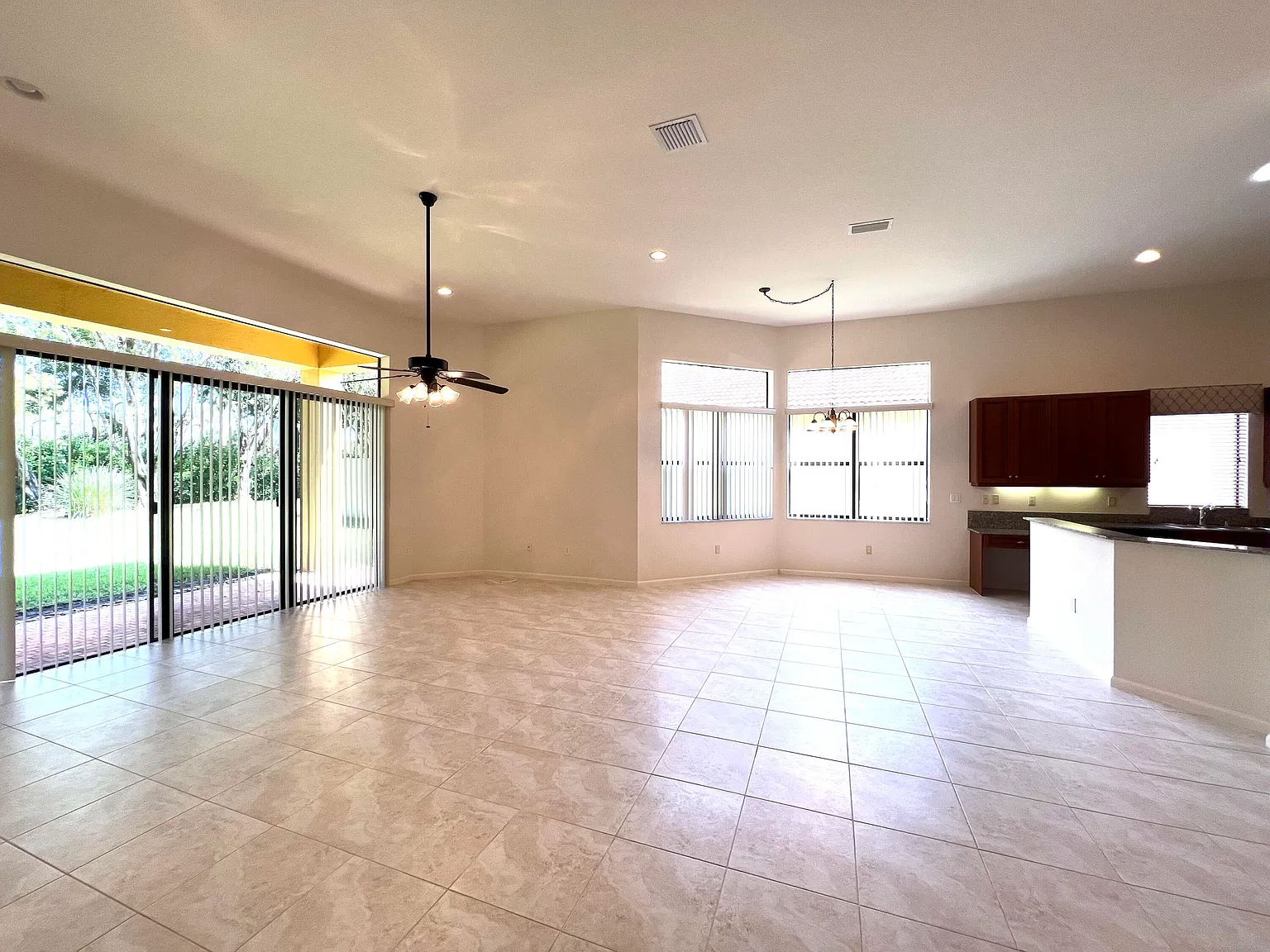 3 bed, 2.0 bath, 2300 sqft, $5,300 — Photo 4