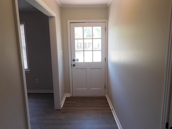 3rd image of 121 Robinhood Dr