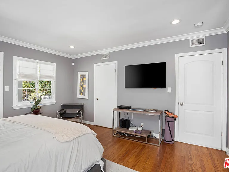 4734 Los Feliz Blvd — Photo 21