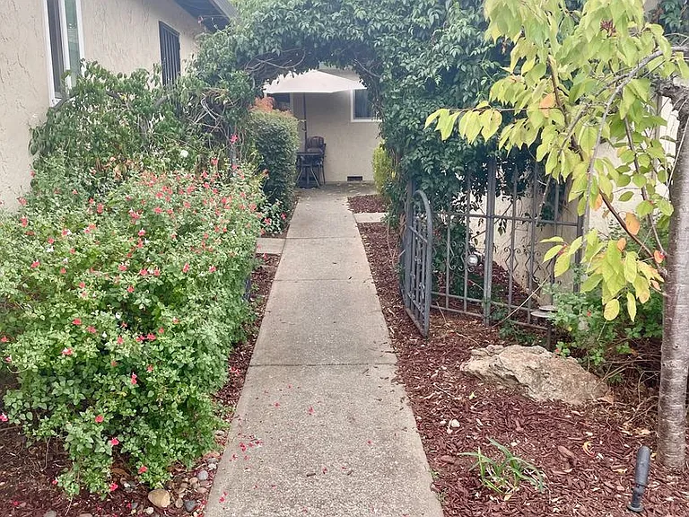 1042 W Hacienda Ave — Photo 2