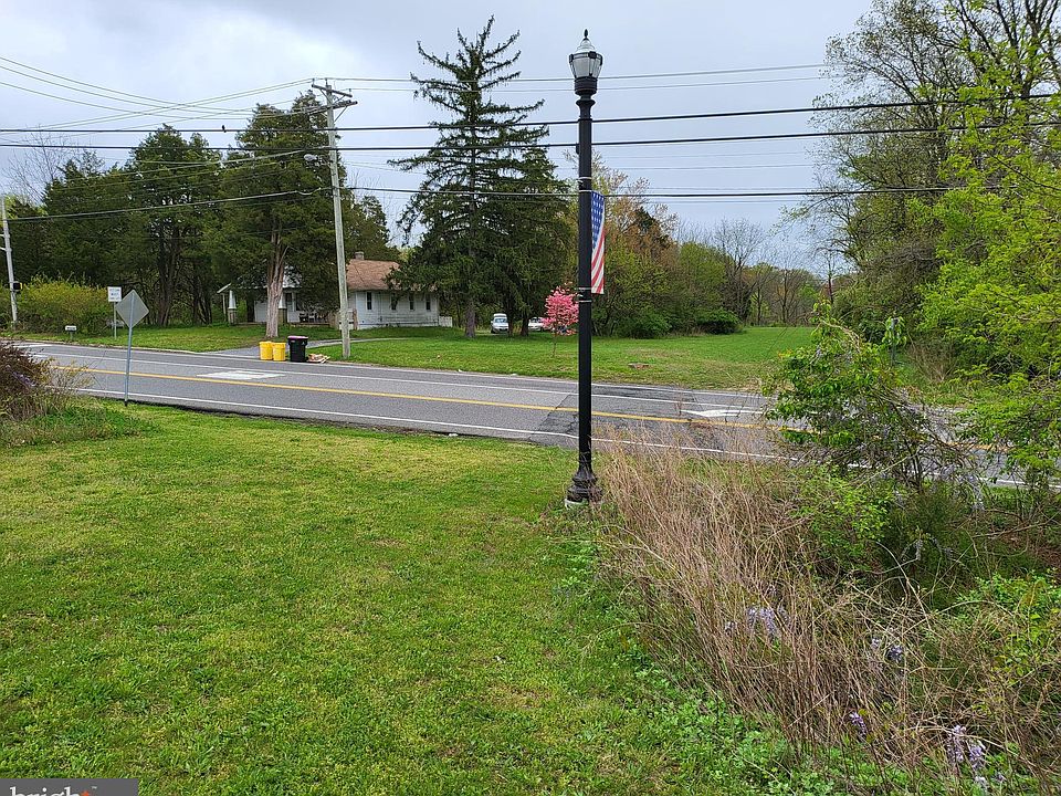 2nd image of 150 College Dr