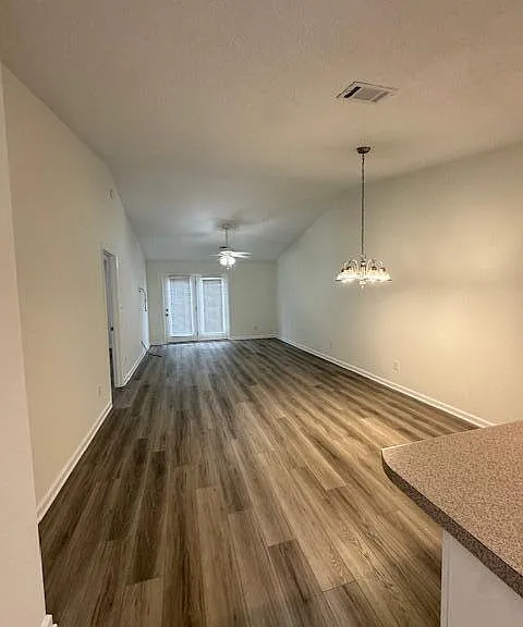 133 Hillsborough Ln — Photo 10