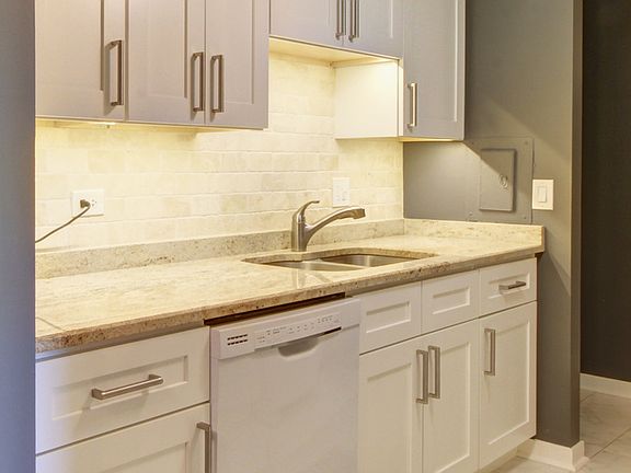 4th image of 898 Wellington Ave Unit 301
