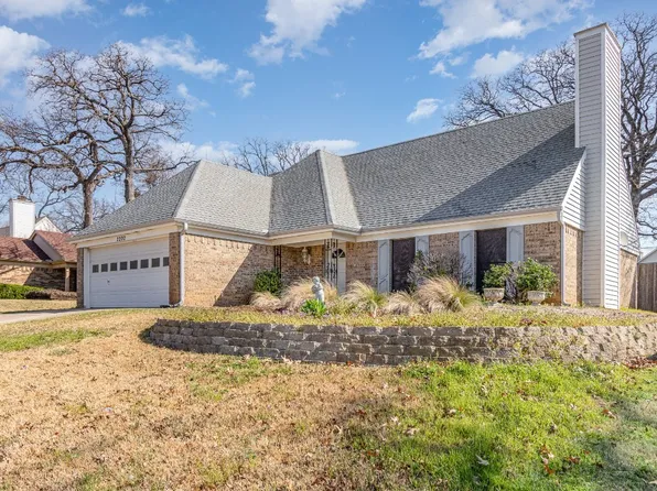 2202 Erwin Dr, Euless, TX 76039