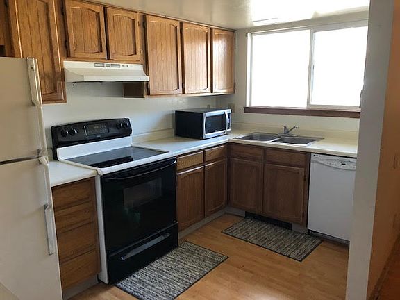 2nd image of 1050 E 7th St